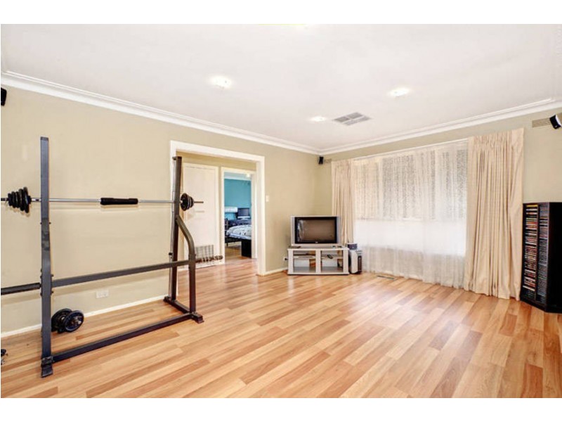 14 Blaxland Rd, Melton South VIC 3338