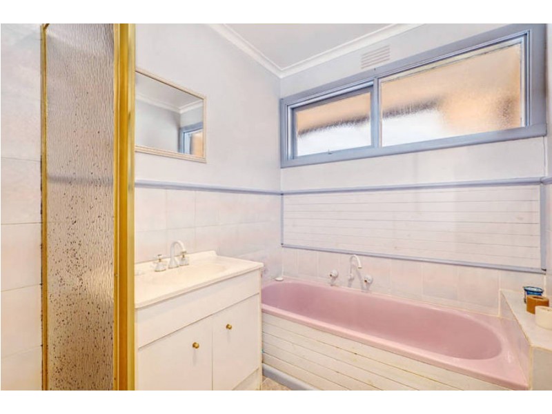 14 Blaxland Rd, Melton South VIC 3338