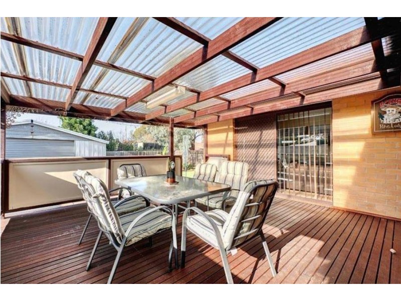 14 Blaxland Rd, Melton South VIC 3338