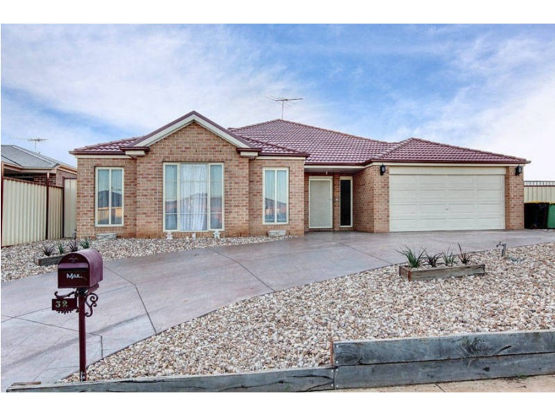 32 Dalray Cres, Kurunjang VIC 3337