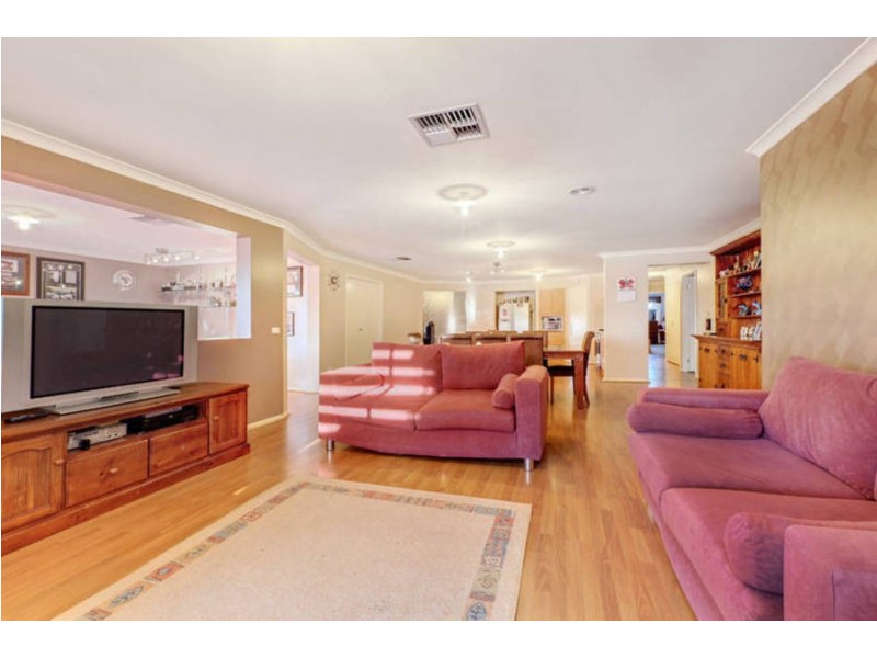 32 Dalray Cres, Kurunjang VIC 3337