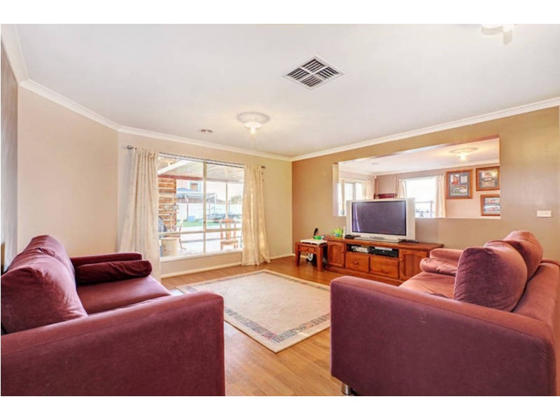 32 Dalray Cres, Kurunjang VIC 3337