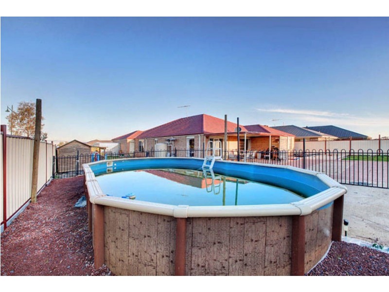 32 Dalray Cres, Kurunjang VIC 3337