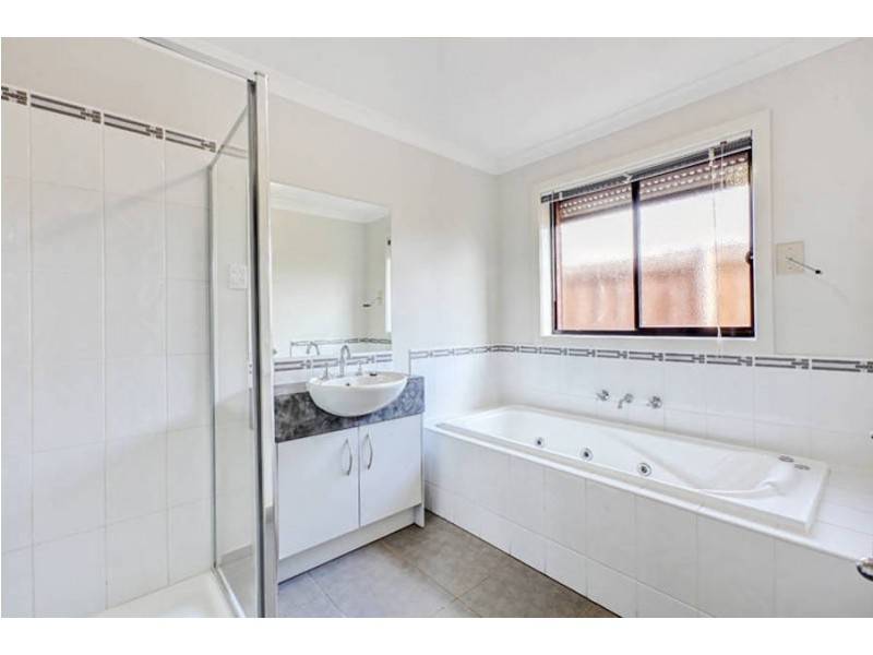 12 Melrome Court, Kurunjang VIC 3337