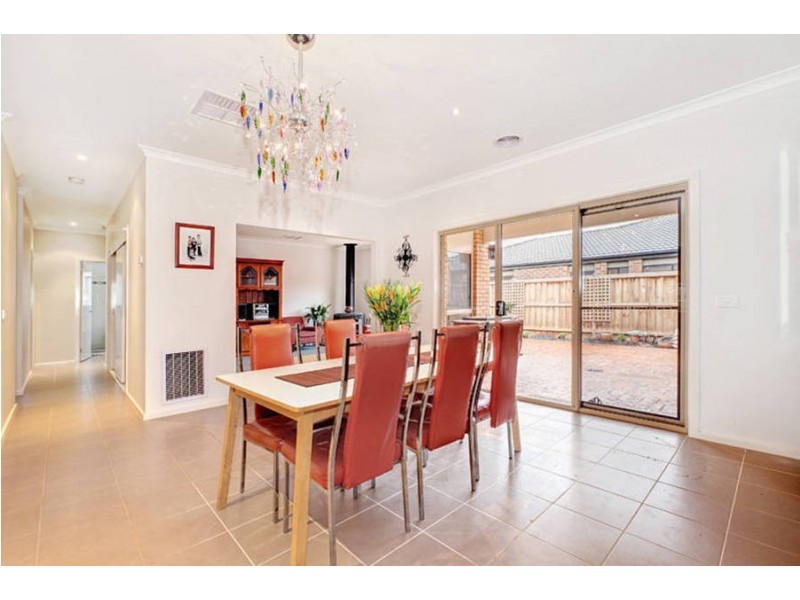 18 Moonah Avenue, Brookfield VIC 3338