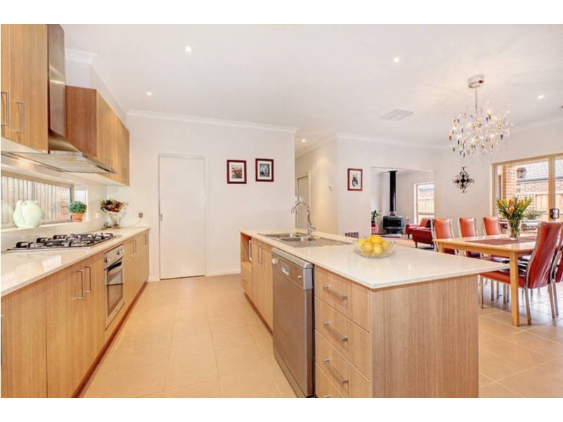 18 Moonah Avenue, Brookfield VIC 3338