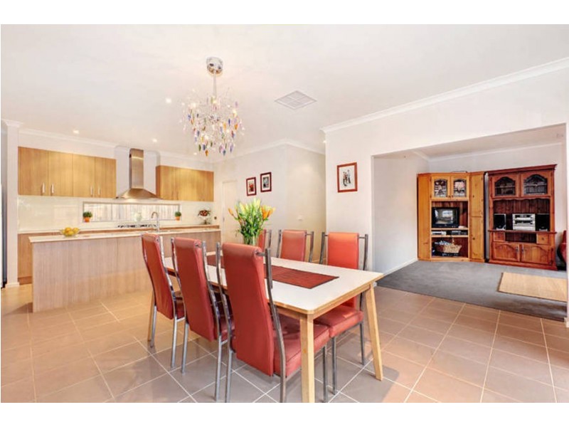 18 Moonah Avenue, Brookfield VIC 3338