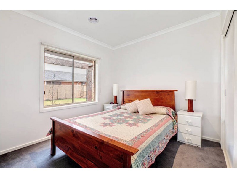 18 Moonah Avenue, Brookfield VIC 3338