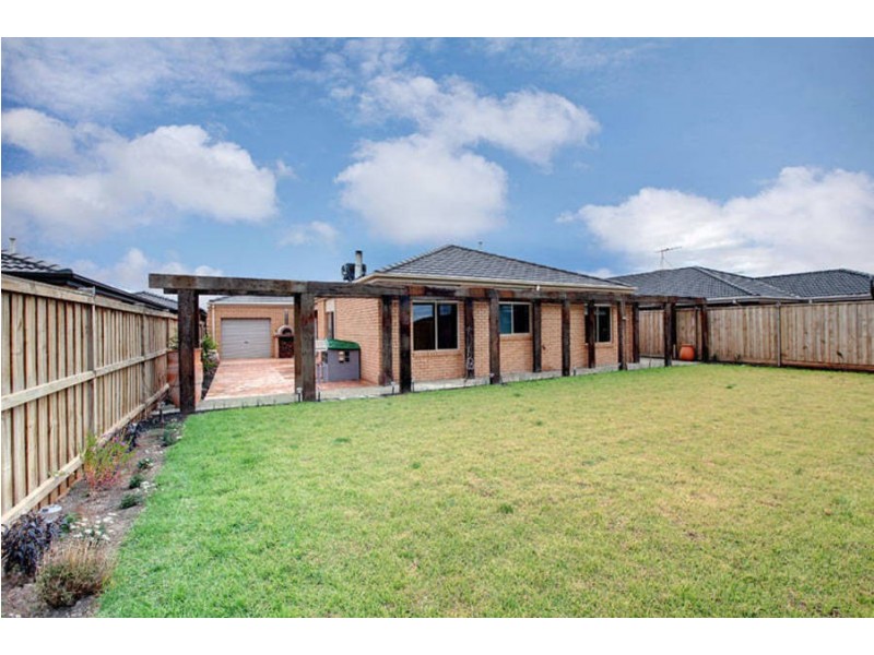 18 Moonah Avenue, Brookfield VIC 3338