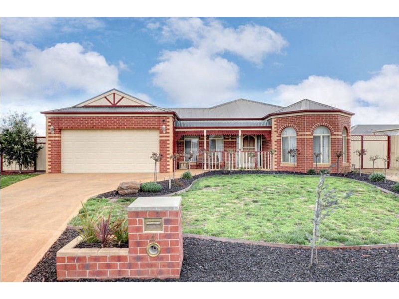 4 Ridgeway, Melton West VIC 3337