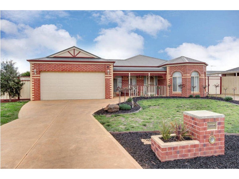 4 Ridgeway, Melton West VIC 3337