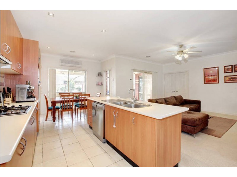 4 Ridgeway, Melton West VIC 3337