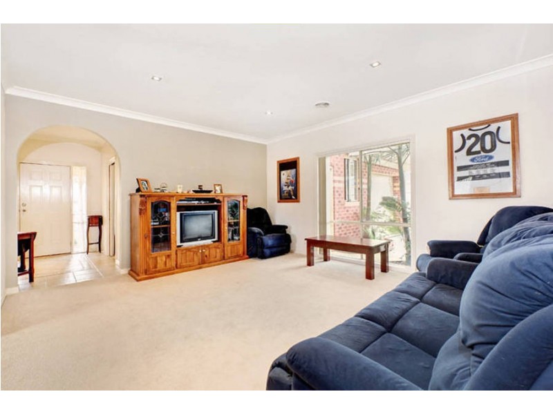 4 Ridgeway, Melton West VIC 3337