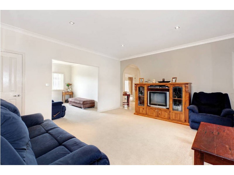 4 Ridgeway, Melton West VIC 3337