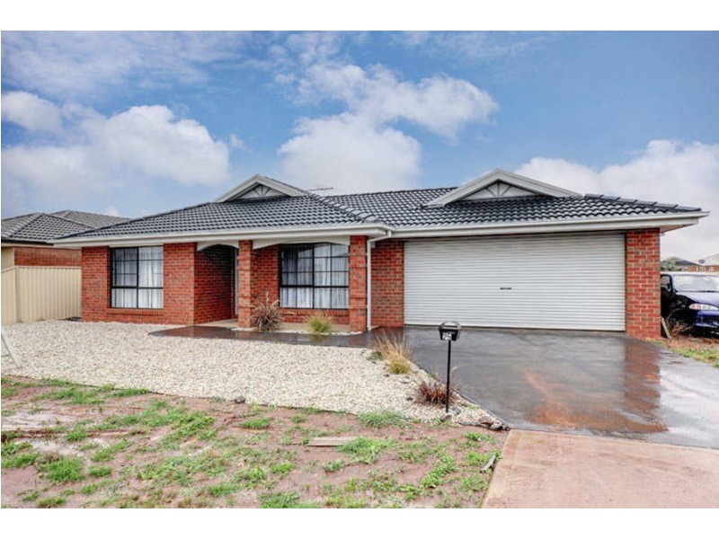 25 Scarborough  Cres, Melton VIC 3337
