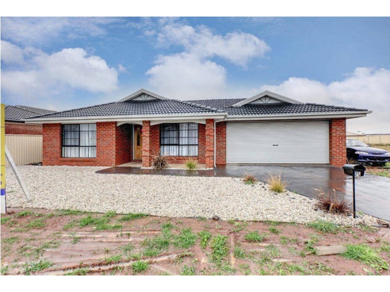 25 Scarborough  Cres, Melton VIC 3337