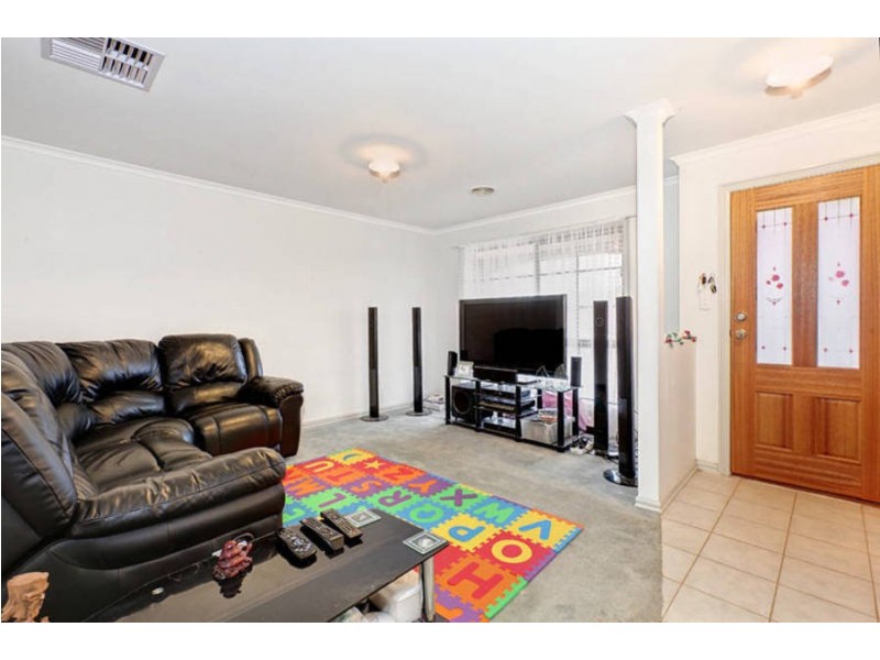 25 Scarborough  Cres, Melton VIC 3337