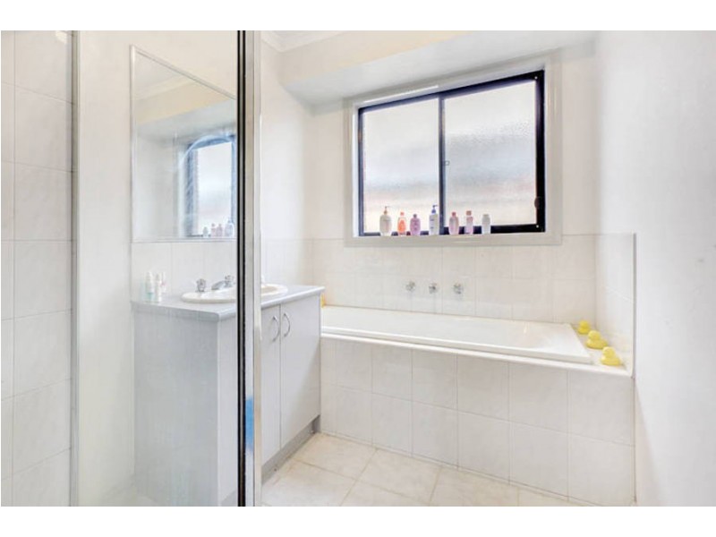 25 Scarborough  Cres, Melton VIC 3337