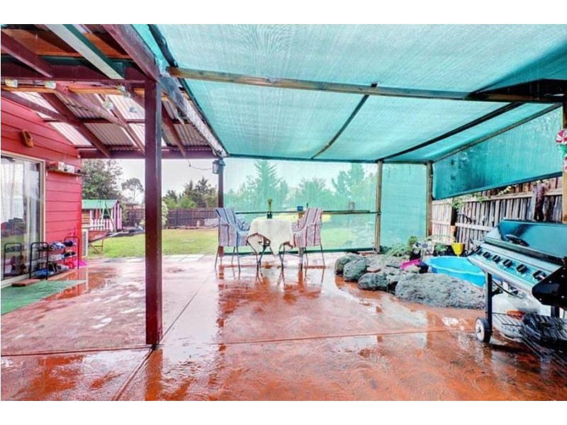 6 Paul Court, Melton West VIC 3337