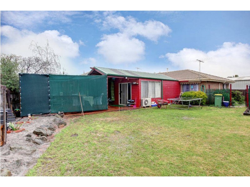 6 Paul Court, Melton West VIC 3337