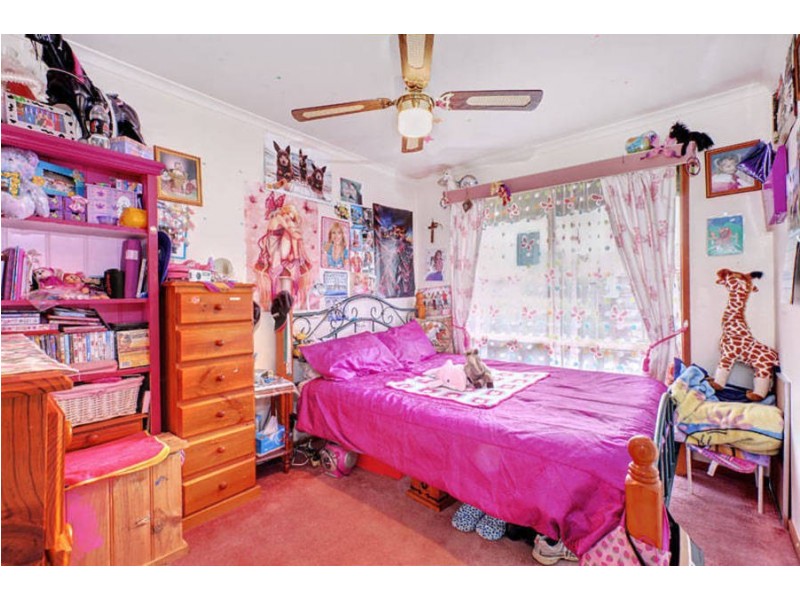 6 Paul Court, Melton West VIC 3337