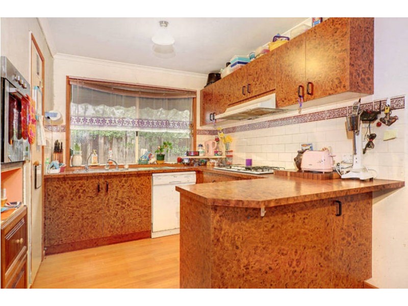 6 Paul Court, Melton West VIC 3337