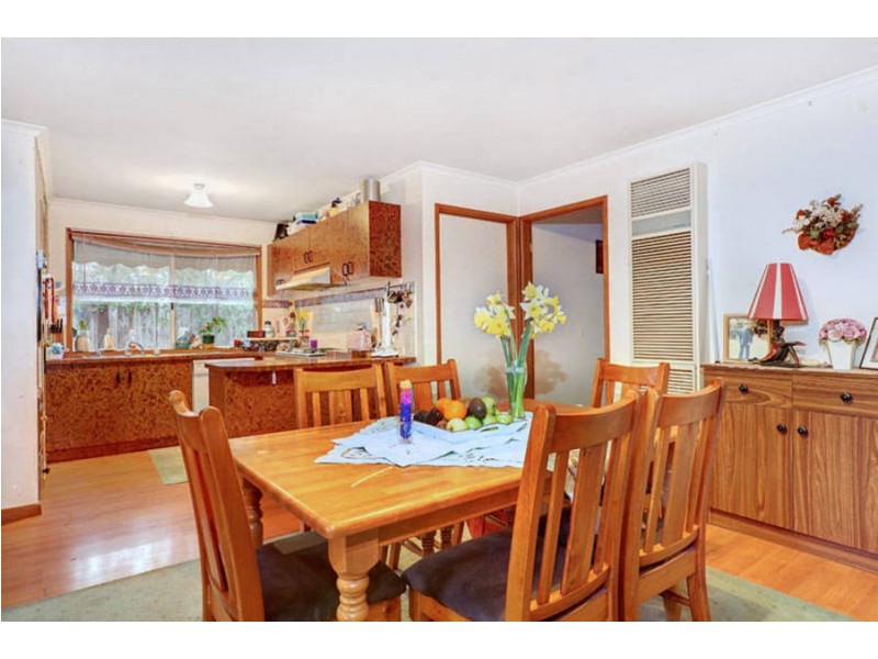 6 Paul Court, Melton West VIC 3337