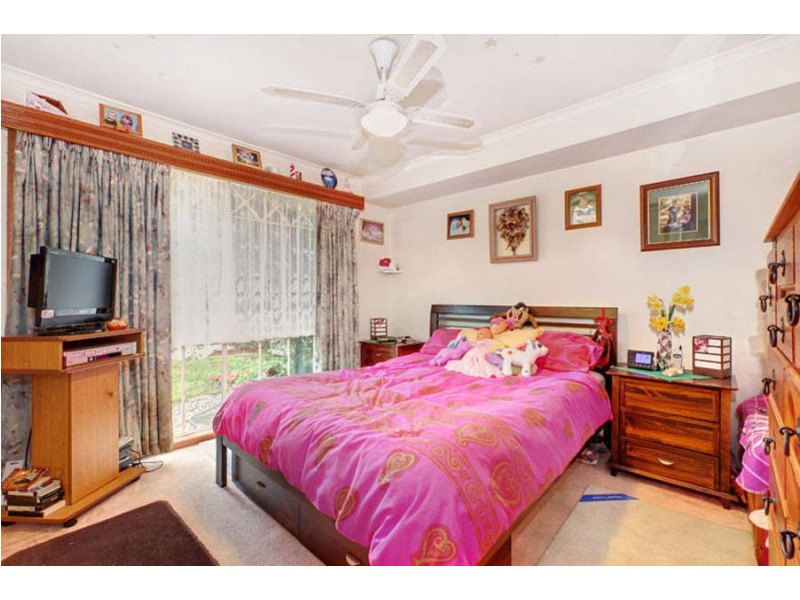 6 Paul Court, Melton West VIC 3337