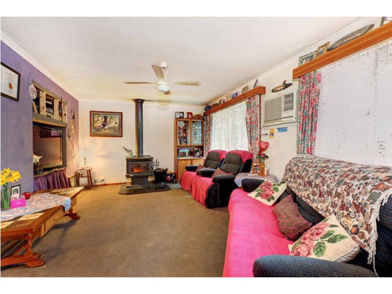 6 Paul Court, Melton West VIC 3337