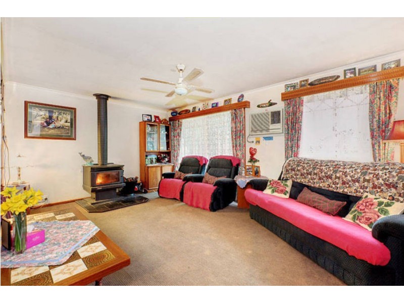 6 Paul Court, Melton West VIC 3337