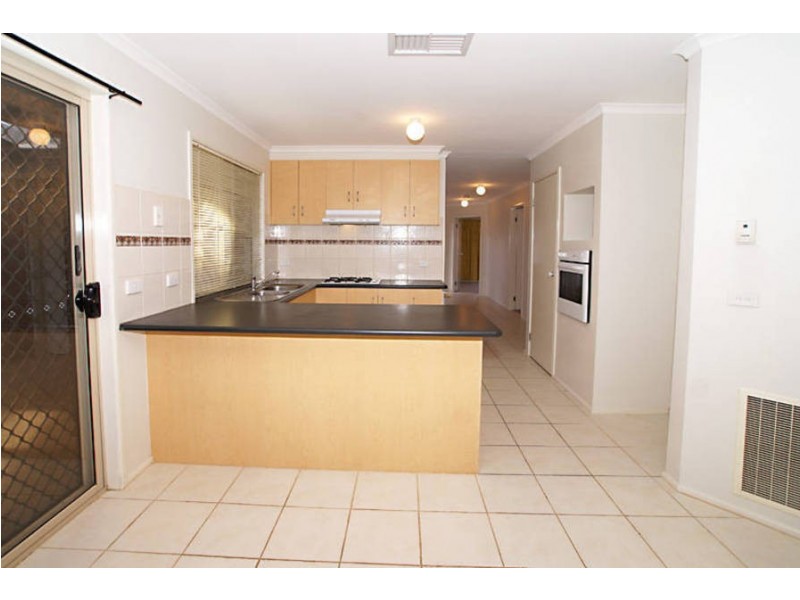 27 Ridgeway, Melton West VIC 3337