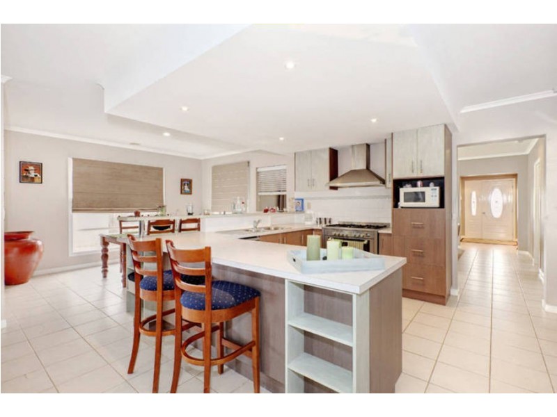 23 Scarlet Oak Avenue, Melton West VIC 3337