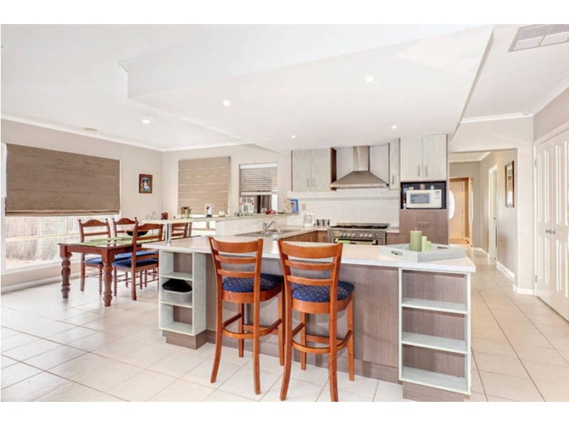 23 Scarlet Oak Avenue, Melton West VIC 3337