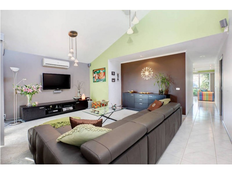 26 Trethowan Avenue, Melton West VIC 3337