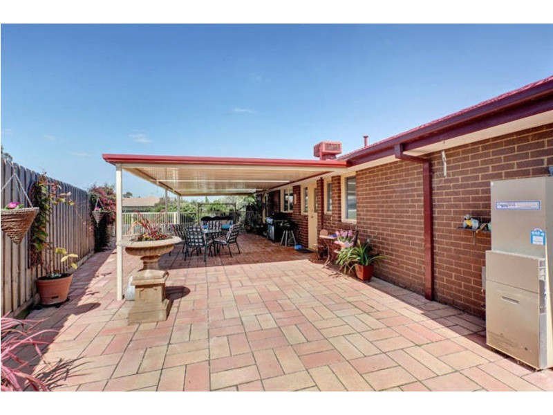 13 Hilton Way, Melton West VIC 3337