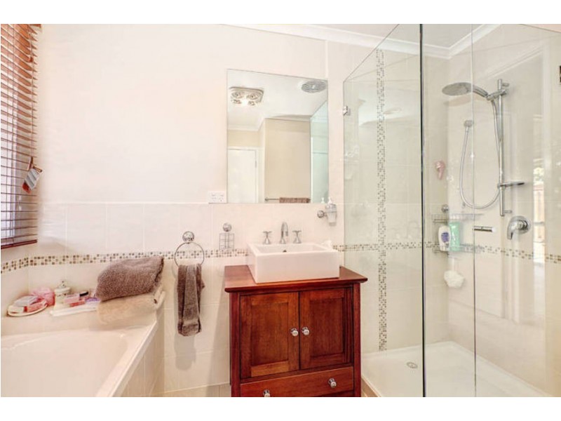 13 Hilton Way, Melton West VIC 3337