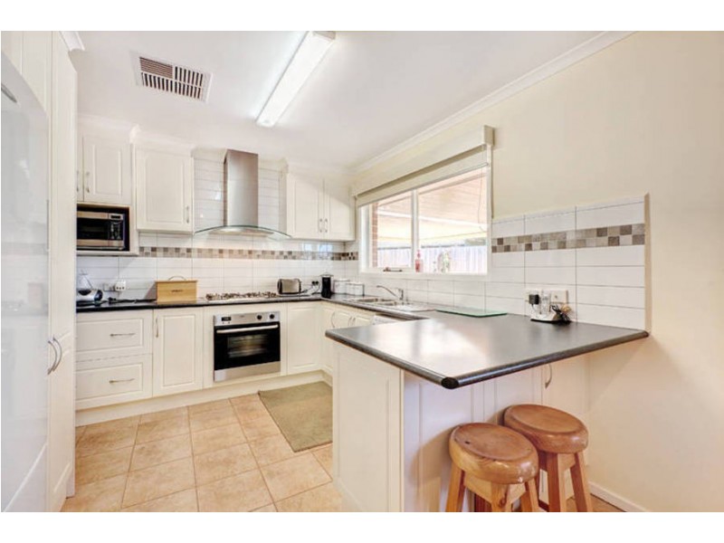 13 Hilton Way, Melton West VIC 3337