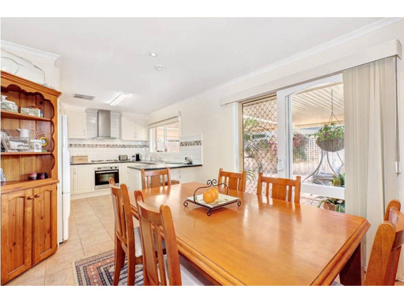 13 Hilton Way, Melton West VIC 3337