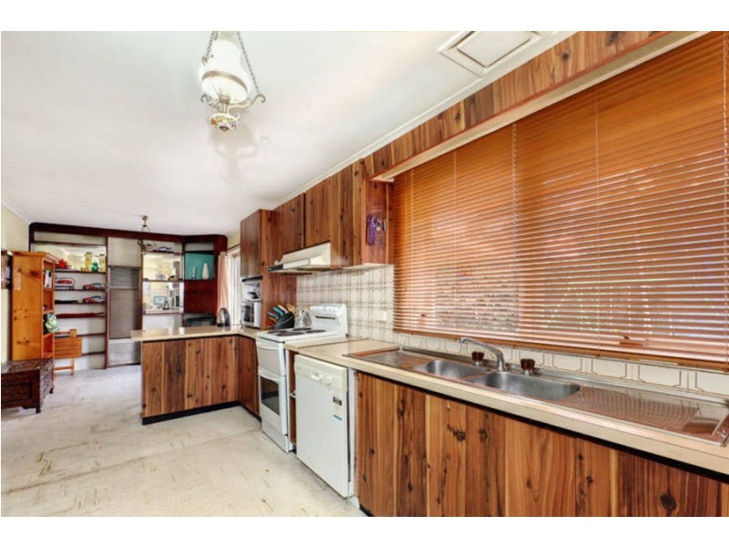 2 Raheen Place, Melton VIC 3337