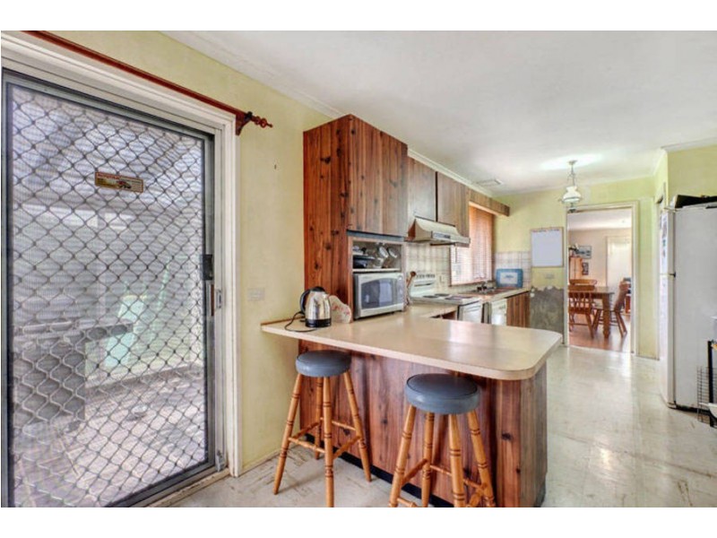 2 Raheen Place, Melton VIC 3337