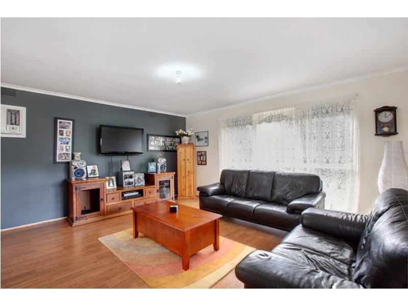 2 Raheen Place, Melton VIC 3337