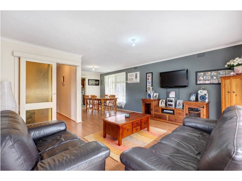 2 Raheen Place, Melton VIC 3337