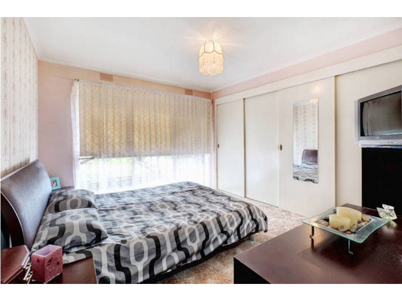 2 Raheen Place, Melton VIC 3337