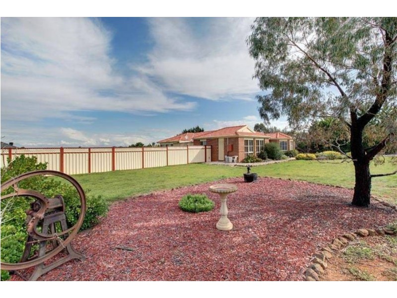 32 Gloaming Ride, Kurunjang VIC 3337