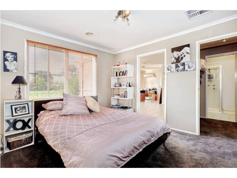 32 Gloaming Ride, Kurunjang VIC 3337