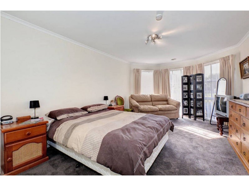 32 Gloaming Ride, Kurunjang VIC 3337