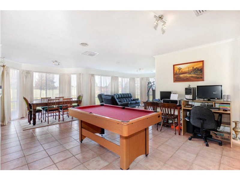 32 Gloaming Ride, Kurunjang VIC 3337