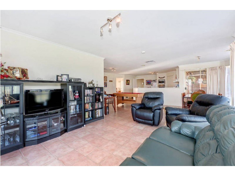 32 Gloaming Ride, Kurunjang VIC 3337