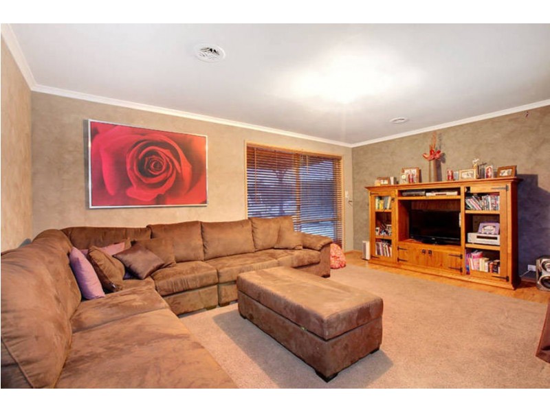 9 PASCOE COURT, Melton West VIC 3337