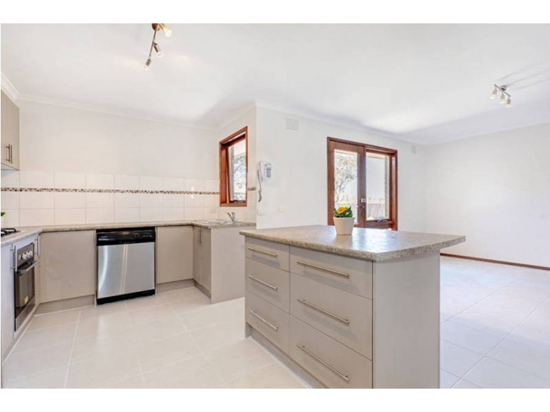 8 Tarwin Court, Brookfield VIC 3338